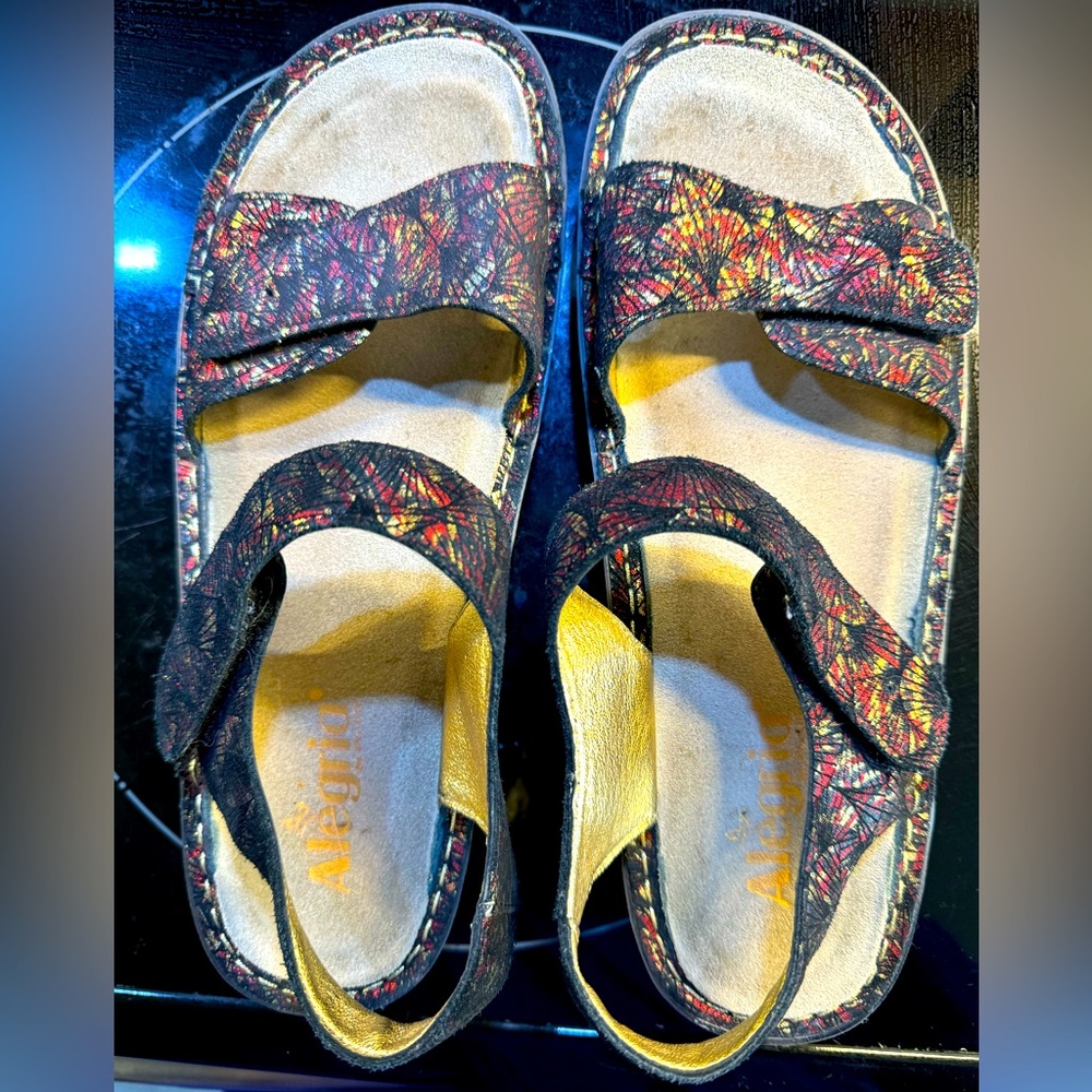 Algeria sandals, barely worn. Red and gold size 40/9.5